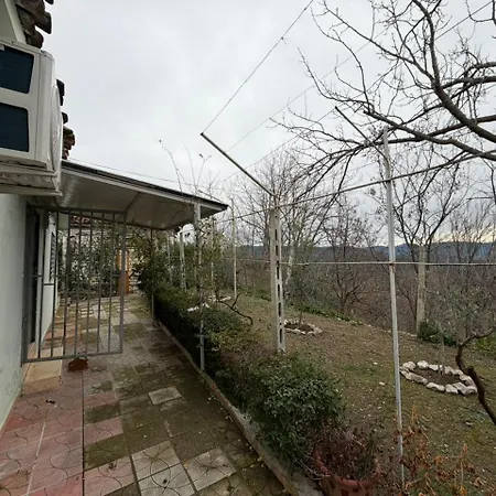 House In The Village 1 فيلة Petrele